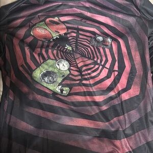 Gir long sleeve tee

Black and Red Graphic T-Shirt